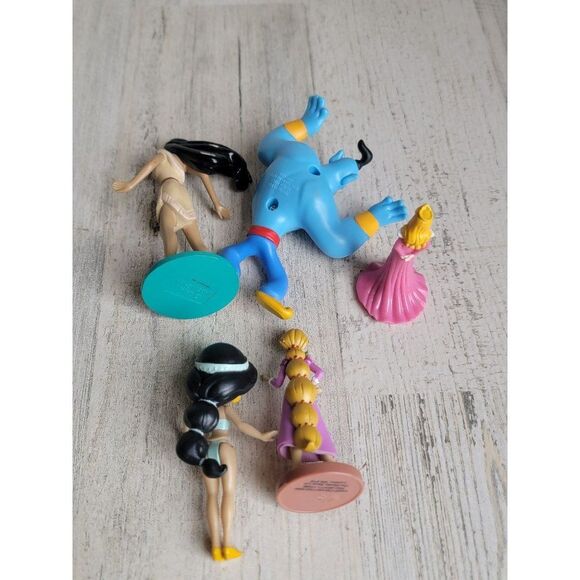 Unique variety Disney Tangled Aladdin Pocahontas toy set - Picture 7 of 8